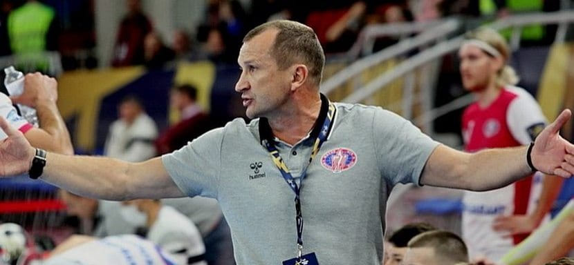 Спустя 3,5 года пост главного тренера "Мотора" покинул литовец Гинтарас Савукинас. Его преемник — Николай Степанец