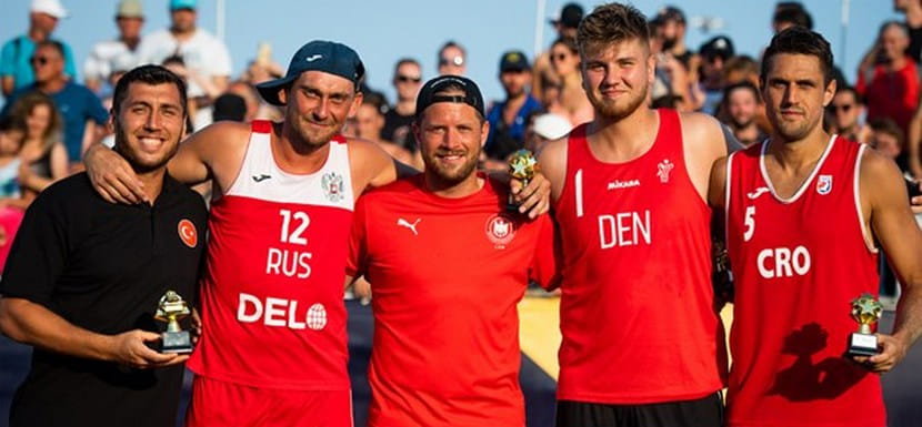 Пляжный гандбол. Бронзовый призер чемпионата Европы в составе сборной России Евгений Свестула признан лучшим защитником турнира в Варне