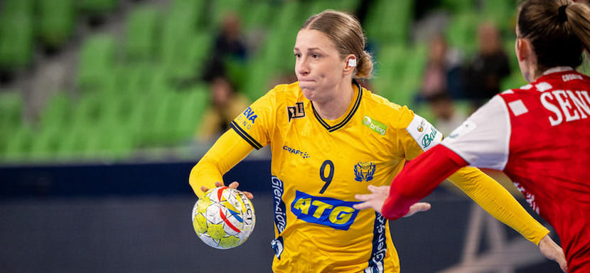 Дания. "Икаст" нашёл замену травмированной Юли Скальоне. До конца сезона контракт с клубом подписала шведка Мелисса Петрен