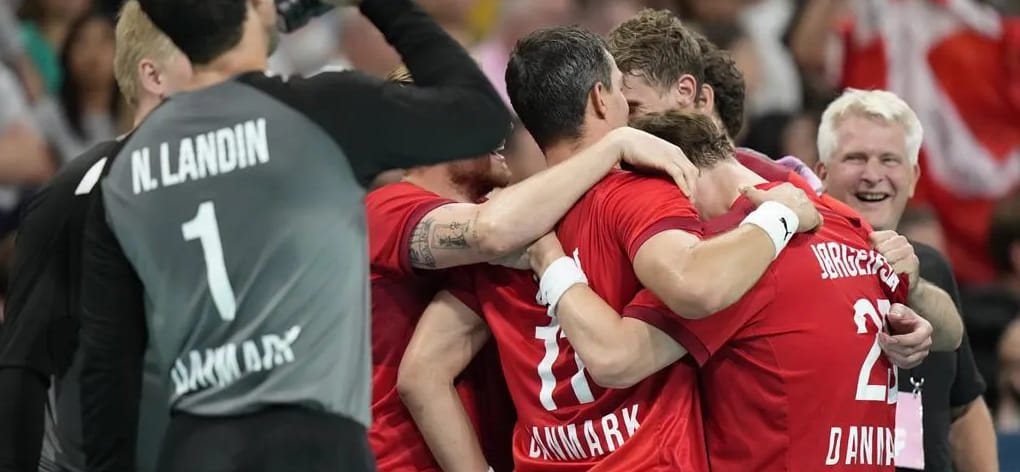 Такой Дании помощь судей не нужна. 8-я победа в 8 матчах принесла родоначальникам гандбола золото