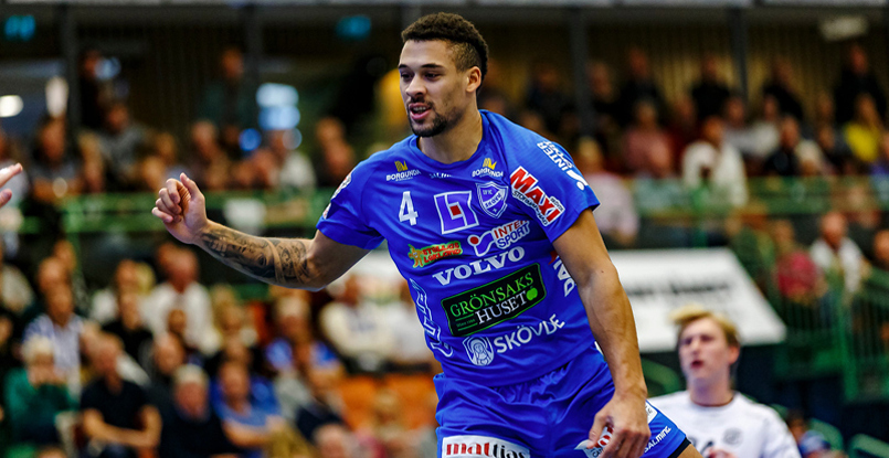 Кандидат в сборную Швеции правый крайний Кристофер Хедберг из "Скевде" сломал руку