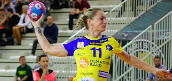 Delo  Лига чемпионов. Манон Уэтт: "Даже после переноса решающих матчей на сентябрь я понимала, что не смогу провести три матча за три дня"