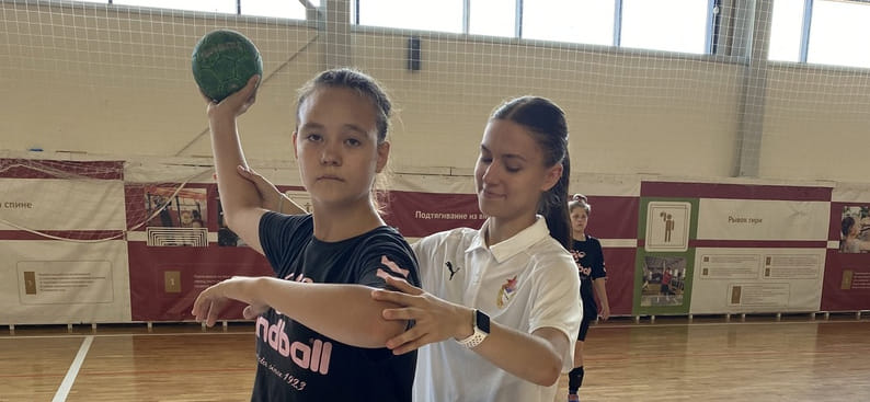 Высшая лига. Игроки ЦСКА-3 провели мастер-класс для гандболисток 2009-2010 г.р. (ФОТО)