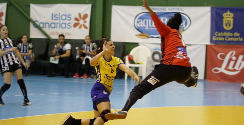 Испания. Правая крайняя Паула Вальдивия продолжит играть за "Рокасу"