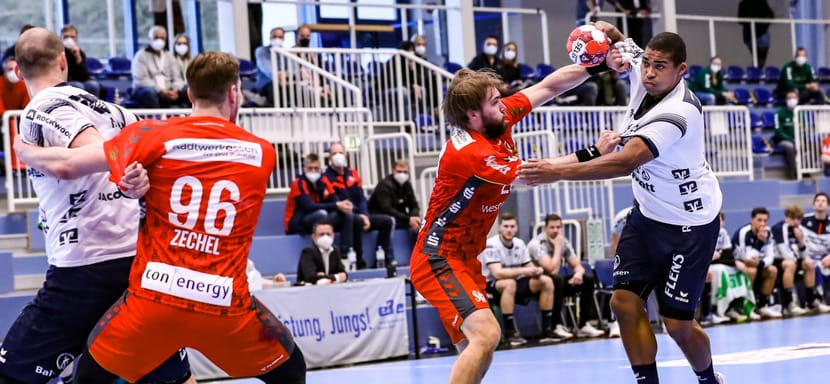 Бундеслига. "Фленсбург" в концовке вырвал выездную победу у ТУСЕМа и сохранил лидерство, "Киль" обыграл "Бергиш" и еще три результата