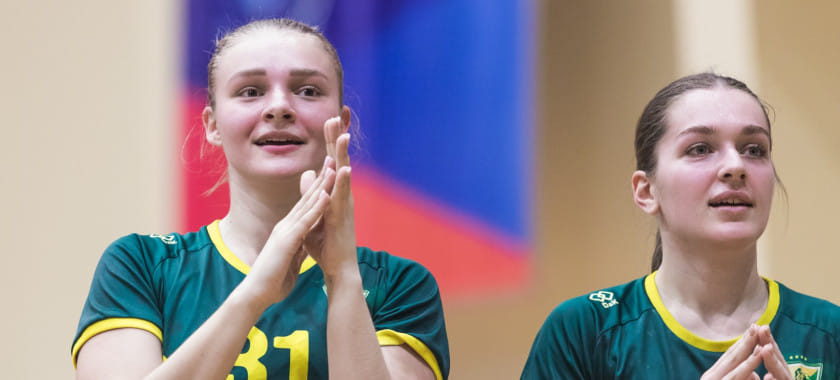 "Лада" уступала АГУ-"Адыиф" восемь мячей, но всё равно победила в первом матче Суперлиги. "Черноморочка" обыграла "Кубань" в гостях