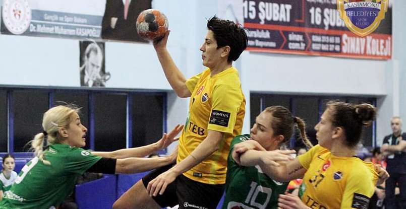 40-летняя турецкая разыгрывающая Елиз Озел покинула "Кастамону" и продолжит карьеру в клубе "Яликавак"