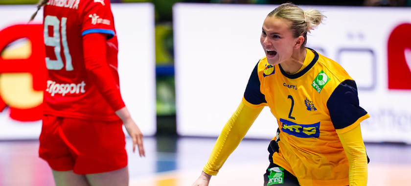 У Лунде 62%, но у Куратли 86%! Ду Насименту лучшая в 44 года, а у Ирана 2 гола за тайм. Что случилось во второй день ЧМ