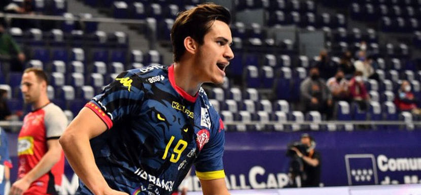 Испания. Правый крайний Гонсало Перес Арсе продлил контракт с "Адемаром"