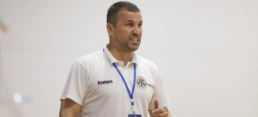 Olimpbet Суперлига. Рафаэль Самитов: "У нас некому мяч издали бросить, Глущенко переводим в заднюю линию, Ивановым затыкаем дыры"