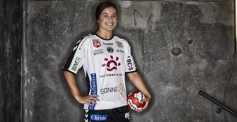 Дания. Правая крайняя "Хольстебро" 21-летняя Матильде Хюллеберг приняла решение завершить карьеру