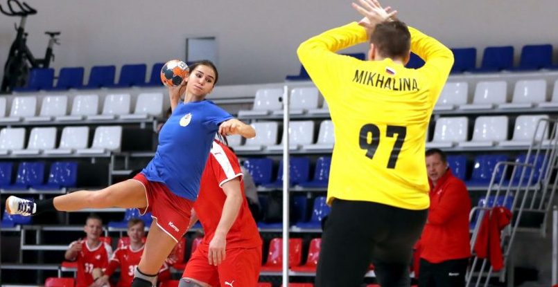 Гандболистки московского ЦСКА сыграли товарищеский матч с мужским "Спартаком-2"