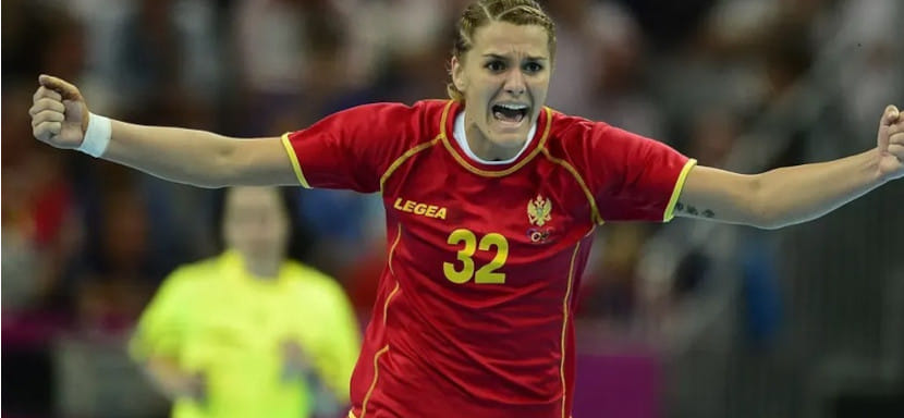 Катарина Булатович: "Не знаю, как после позорного судейства норвежки могли заявить, что черногорки способны сыграть с румынками в поддавки"