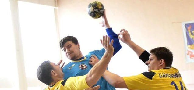 Высшая лига. Евгений Макин: "Живу в Воронеже и тренируюсь у отца. Но играю за Белгород!"