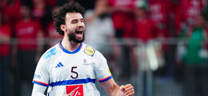 Сборная Франции уверенно разобралась с командой Нидерландов и квалифицировалась в четвертьфинал ЧМ-2025. Германия взяла верх над Италией