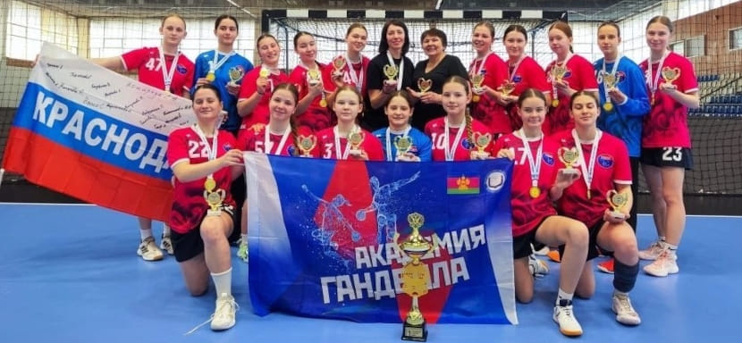 Новый триумф Краснодара, возвращение Тольятти на подиум и важная медаль для Питера. Итоги девичьего первенства-2011