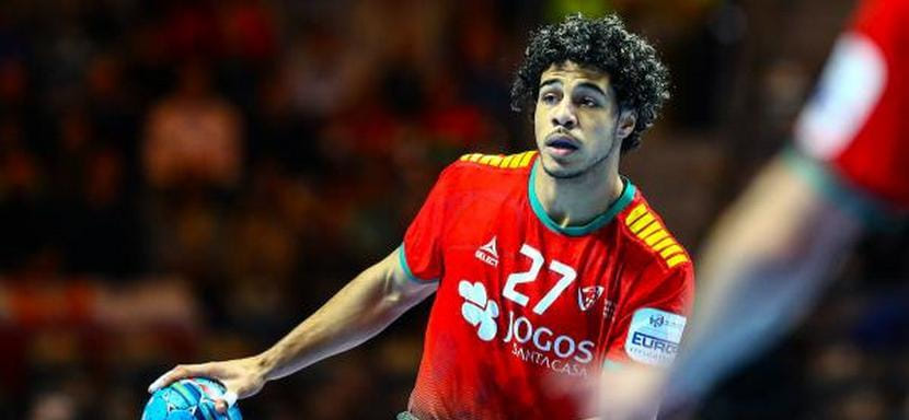 Трансферный слух. Португальский полусредний Андре Гомеш может заменить травмированного Николу Билыка в немецком "Киле"