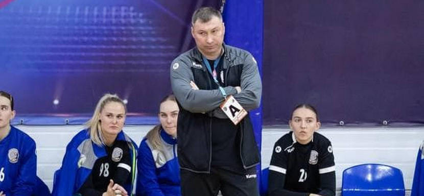 Россия. Евгений Зотин: "Я вообще своим игрокам запрещаю спорить с судьями. Если удаление за разговоры — сразу штраф"