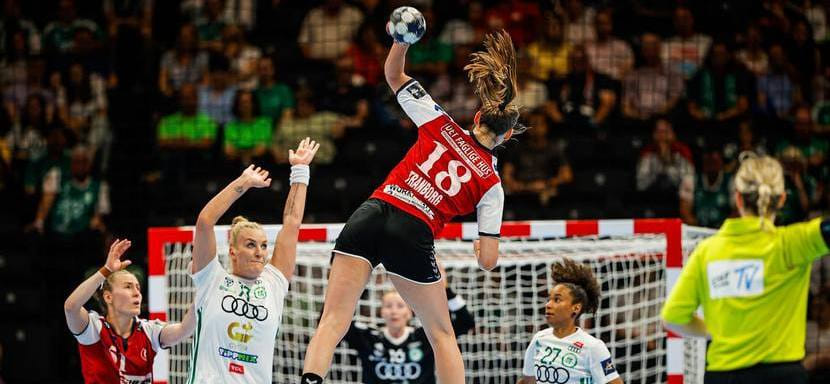 Дания. Правая полусредняя "Эсбьерга" Метте Транборг выбыла на длительный срок, порвав крестообразную связку колена