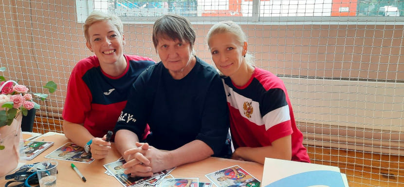 Татьяна Дронина: "Считаю, с двух рук могут бросать все. Просто надо потрудиться и освоить"