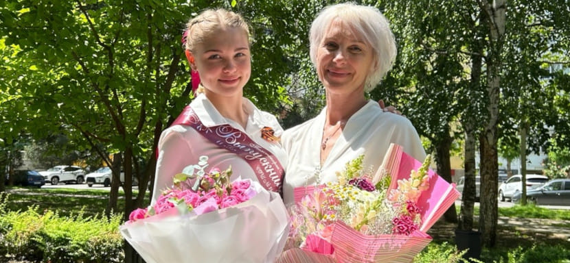 Дочка легенды, тапающий голы хомячок и красавица из русской классики. Знакомимся с Полиной Толстокорой