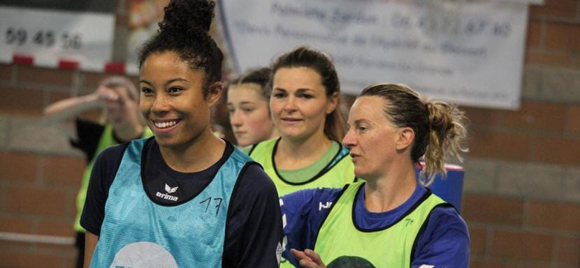 Франция. Линейная Лаэтитья Лапуэн из клуба "Олнуай-Аймерье" (Д2) продолжит карьеру в "Пари-92"