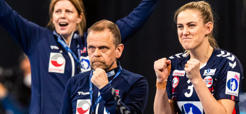 ЧМ-2021. Торир Хергейрссон: "Фантастика! Мне больше нечего сказать. Все началось с Силье Сульберг и защиты. Отлично сыграла Хенню Рейстад"