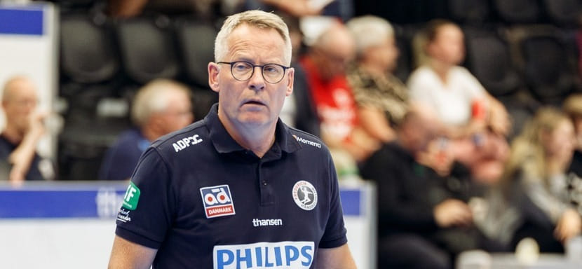 Дания. Известный исландский специалист Гудмундур Гудмундссон продолжит работу с "Фредерисией", претендующей на место в Лиге чемпионов