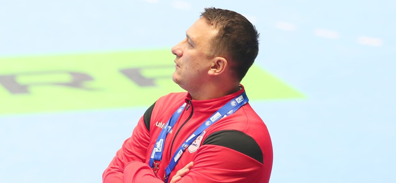 Дмитрий Никуленков: "У нас не было четыре игроков задней линии, вчера на тренировке выпал еще один молодой полусредний"