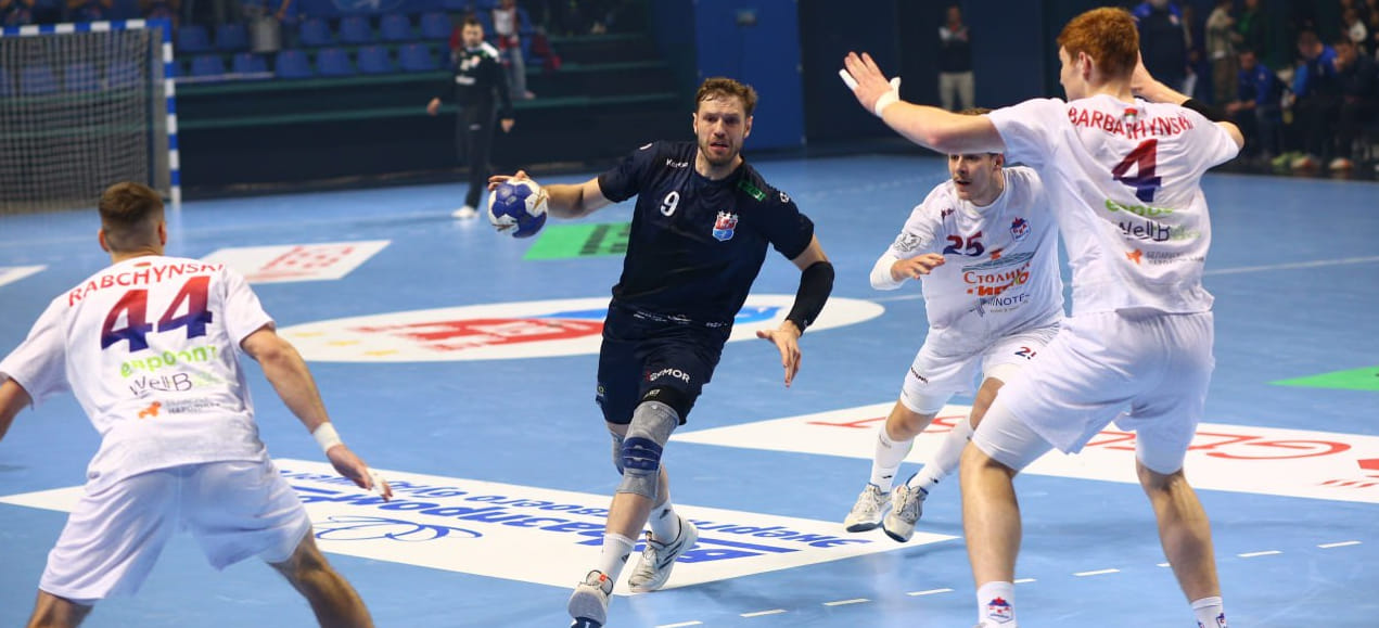 Травма Баранчика, молчание Бреста, универсальность "Машеки" и залп Михальчука. Итоги октября в Беларуси