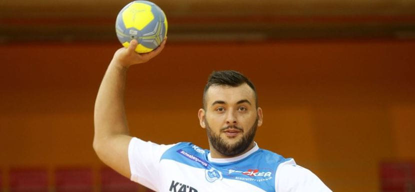 Бундеслига. По сведениям 24rakomet.mk, македонский линейный Жарко Пешевски продолжит выступление в "Штутгарте"