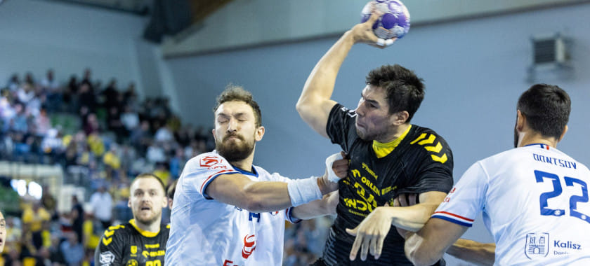 Два гола Артёма Королька помогли "Кельце" разгромить "Калиш", а "Гурник" дома обыграл "Выбжеже" в чемпионат е Польши