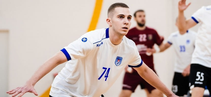 21-летний правый полусредний Кирилл Медведков, принадлежавший "Чеховским медведям", перешёл в снежинский "Динамо-Сунгуль"