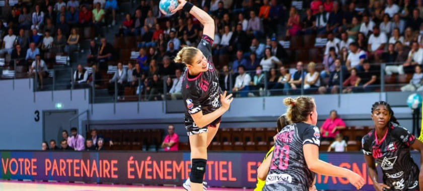 Франция. Правая полусредняя "Бреста" Валерия Маслова претендует на звание лучшего игрока чемпионата страны в октябре