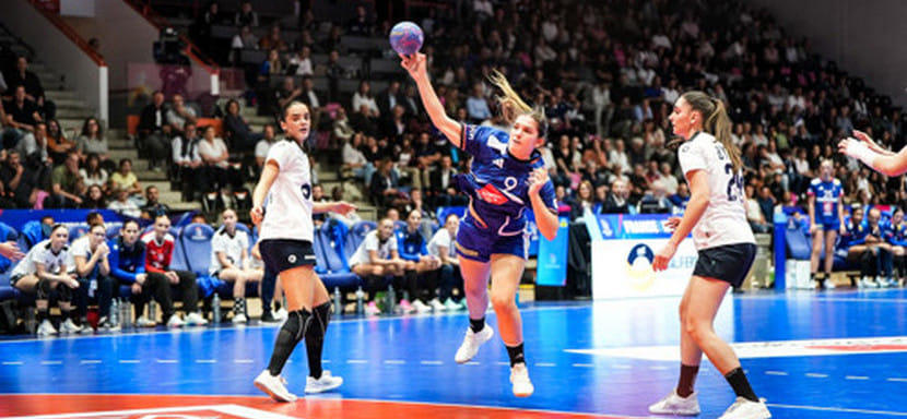 На финише стартового игрового дня отбора на ЧЕ-2026 француженки и команда Фарерских Островов добились побед