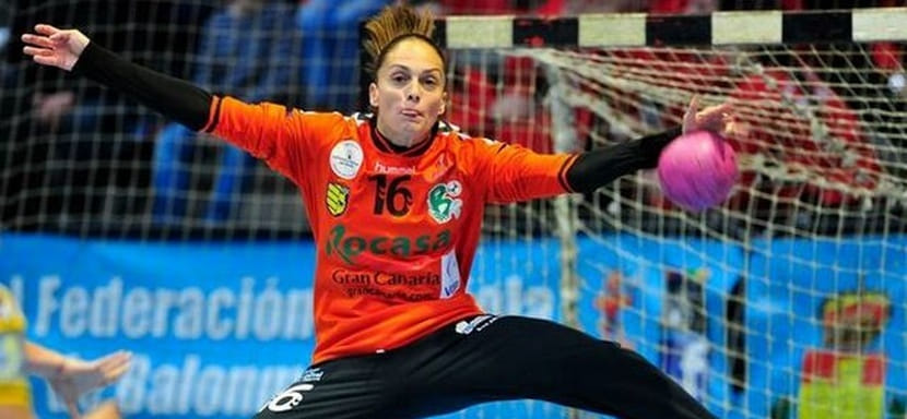 Испания. Голкипер национальной сборной 42-летняя Сильвия Наварро продлила контракт с "Рокасой"