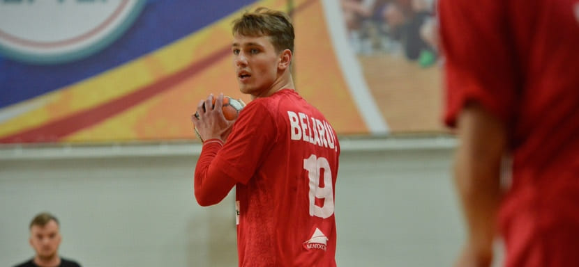 Беларусь. 19-летний левый полусредний РГУОР-сборной-2002 Игорь Белявский забросил 17 мячей в ворота могилевского “Машеки”