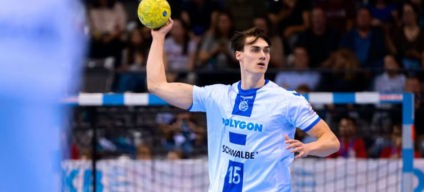 Полусредний "Гуммерсбаха" Миро Шлурофф перенёс операцию на мениске. Юлиан Кёстер также получил травму на товарищеском турнире