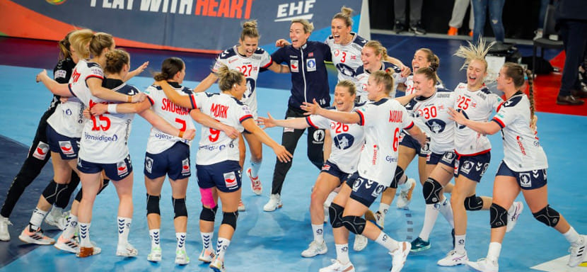 ЧЕ-2022. Стине, Силье, Нура — норвежское заклинание выбивает Францию из борьбы за трофей!