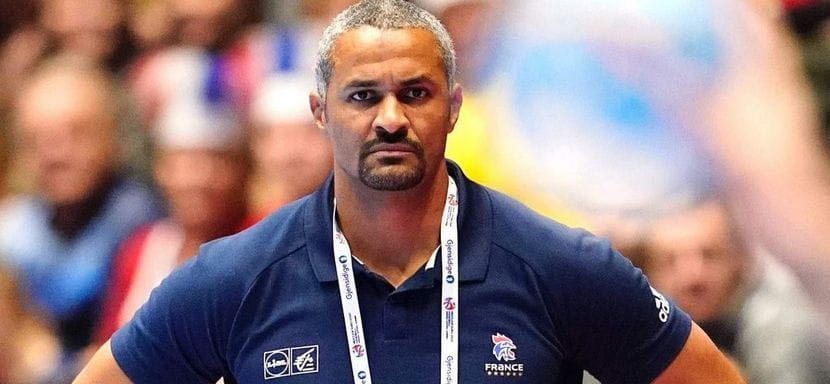 Франция. "Иври" объявил о назначении главным тренером Дидье Динара. Он заменил на посту Себастьена Кенталле