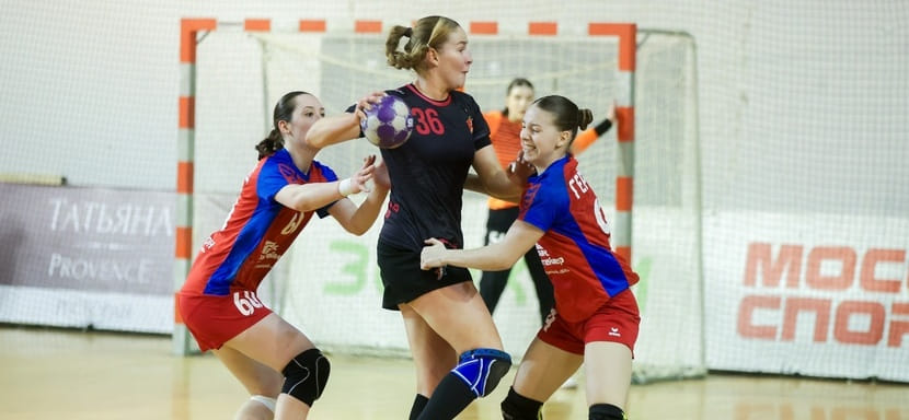 Левая полусредняя Марина Арцер арендована майкопским АГУ-"Адыиф" у звенигородской "Звезды" на ближайший сезон