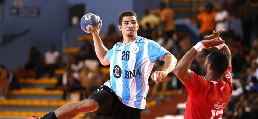 Рулевой сборной Аргентины Маноло Каденас определил 16 гандболистов на товарищеский матч с испанцами, который состоится 13 марта в Мадриде