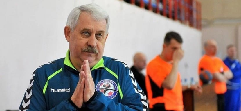 Сергей Крамской: "Искал способы развлекать ребят. Вот и читал им свои сборники анекдотов. Так полвагона точно собиралось"