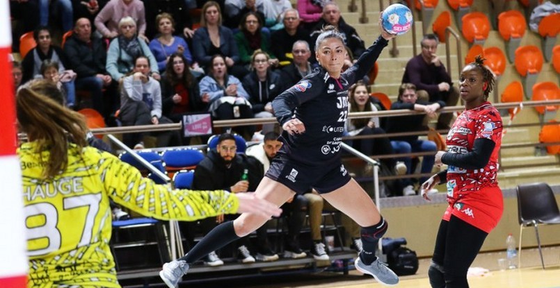 Франция. Правая крайняя "Дижона" Кимберли Бушар продолжит карьеру в "Ницце"