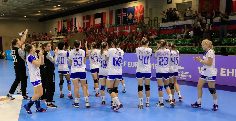 Молодежный ЧЕ-2019. Сборная России празднует победу над датчанками в матче основного раунда и выход в полуфинал турнира (ВИДЕО)