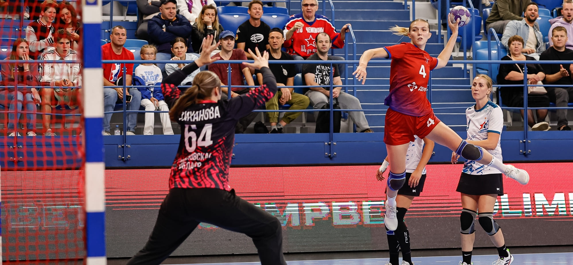 ЦСКА, уступая после первого тайма шесть мячей, вырвал победу у "Звезды" в первом матче Суперлиги