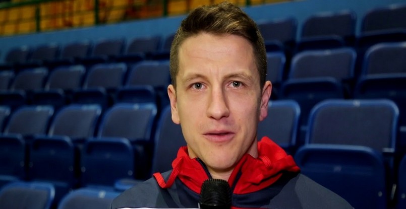 Симон Разгор поздравляет с Новым годом на десяти языках (ВИДЕО)