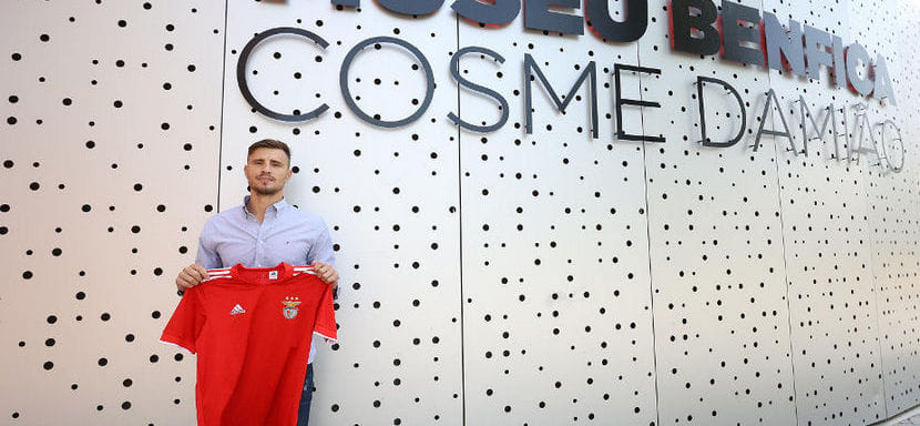 Португалия. Официально. Румынский полусредний Демис Григораш стал игроком "Бенфики"