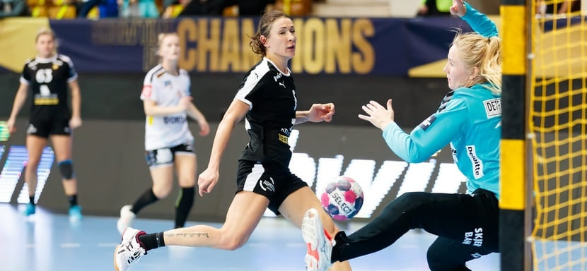 Delo Лига чемпионов. Лучший сэйв седьмого тура принадлежит Рикке Гранлунд из "Эсбьерга". На четвертом месте ростовчанка Виктория Калинина (ВИДЕО)