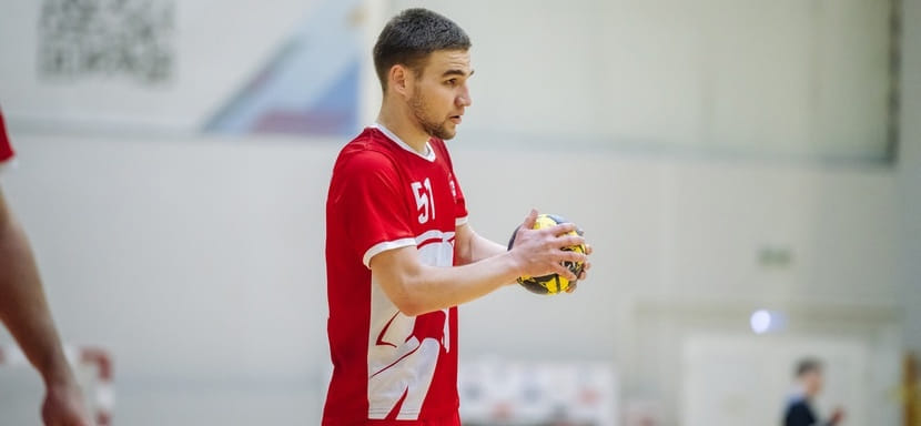 "Мои цели на предстоящий сезон крайне высоки". Правый полусредний Амаль Насибуллин стал игроком снежинского "Динамо-Сунгуля"